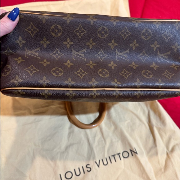 Preloved beautiful condition Louis Vuitton DeauvilleBag - Picture 13 of 16